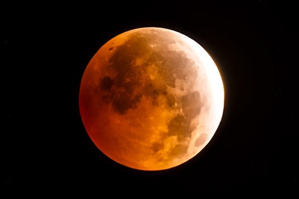 Del madrugón del 28 de agosto al trío ibérico: cómo se fotografía cada eclipse