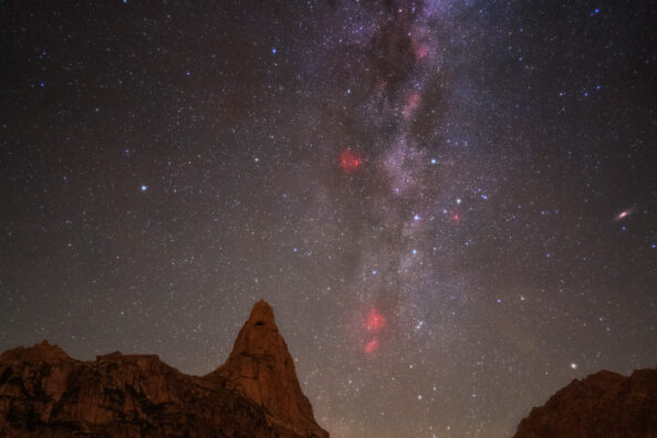 Nebulosas oscuras en el cenit: la E de Barnard y el Gran Rift del 1 al 9 de octubre